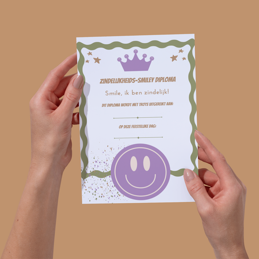 Diploma voor een kind dat zindelijk is geworden, tekst met lijntjes om naam en datum op te schrijven. incl een afbeelding van een Smiley en confetti
